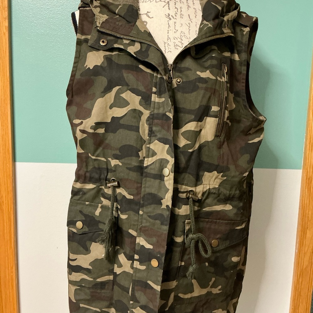 Fantastic vest that is ready to go where ever you go!